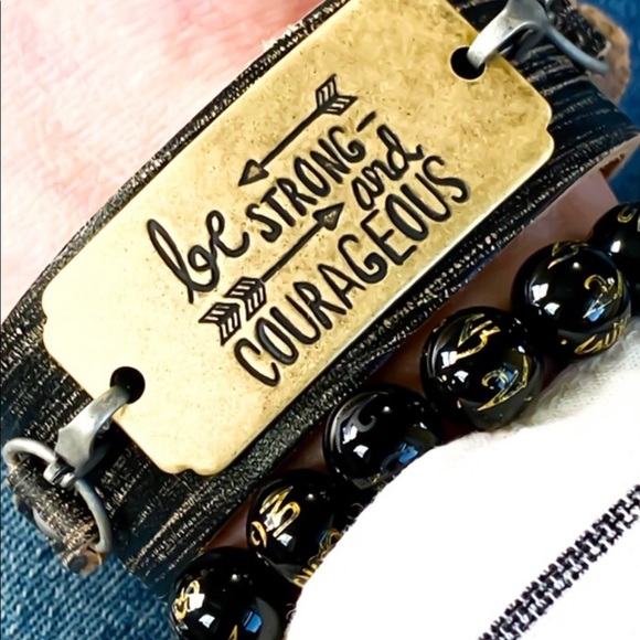 Unisex Handmade Be Strong & Courageous Leather Cuff Bracelet - Picture 8 of 8